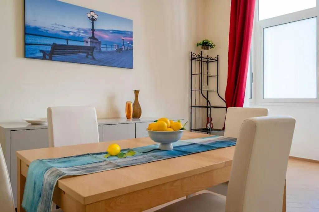Carlotta - Italian Living Apartment Bari Italy