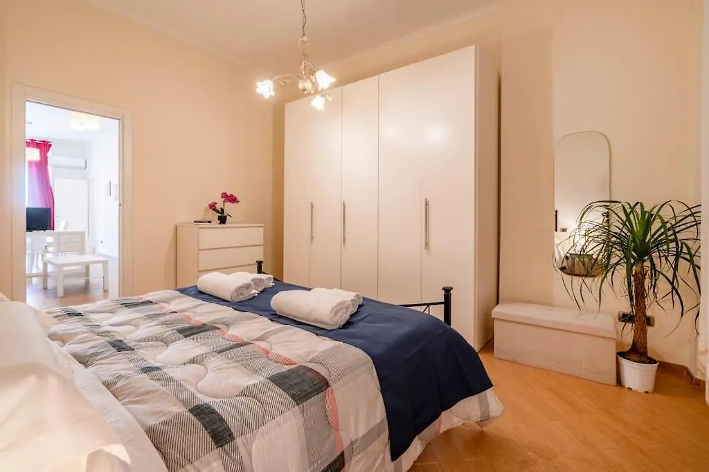 Carlotta - Italian Living Apartment Bari Italy